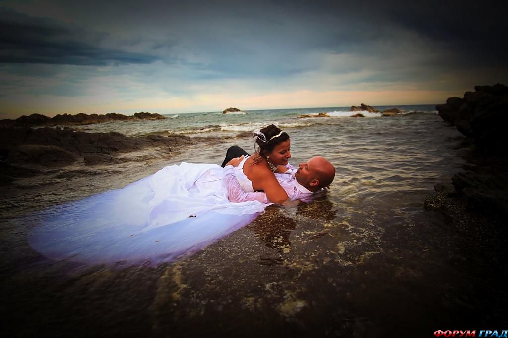 couple-on-beach-wedding-13