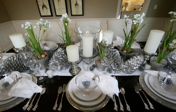 christmas-dining-room-pinecones