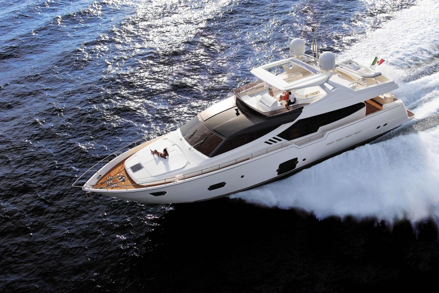 Ferretti Yacht 870