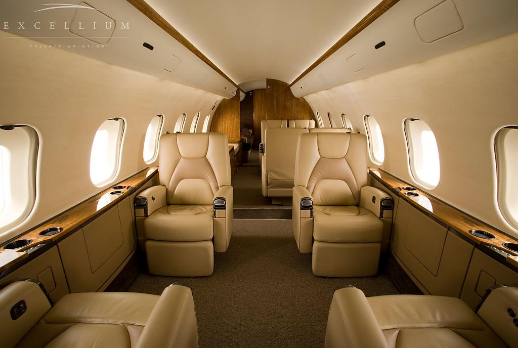 private-jet-global-5000-01