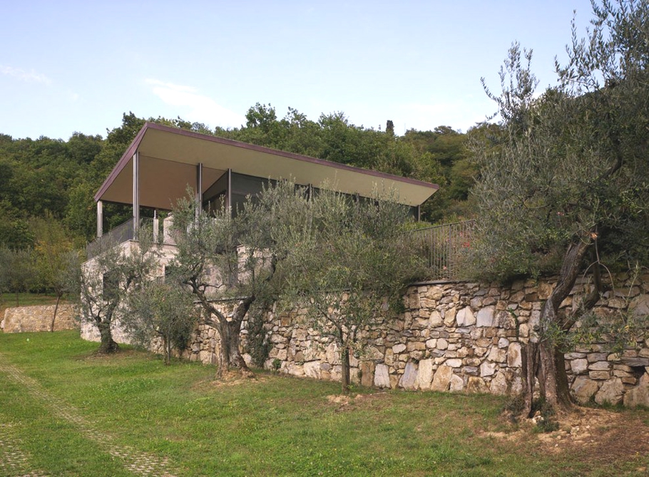 Fioravanti Poolhouse в долине реки Бисенцо