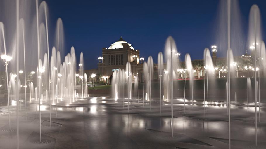 landmark-in-abu-dhabi-the-emirates-palace