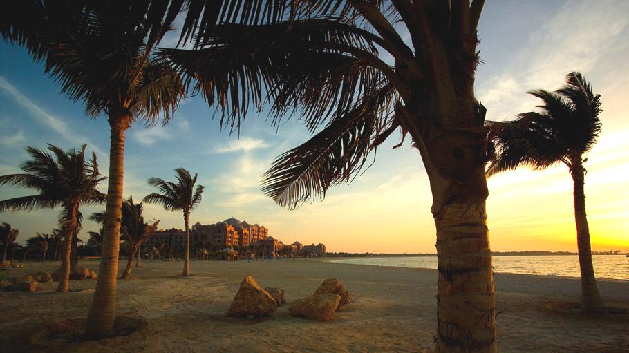 landmark-in-abu-dhabi-the-emirates-palace