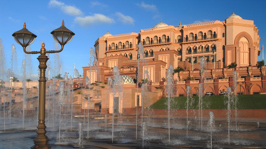 landmark-in-abu-dhabi-the-emirates-palace