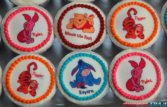 winnie-the-pooh-cake-and-cupcakes-01