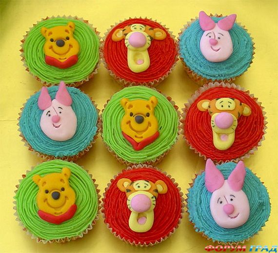 winnie-the-pooh-cake-and-cupcakes-57