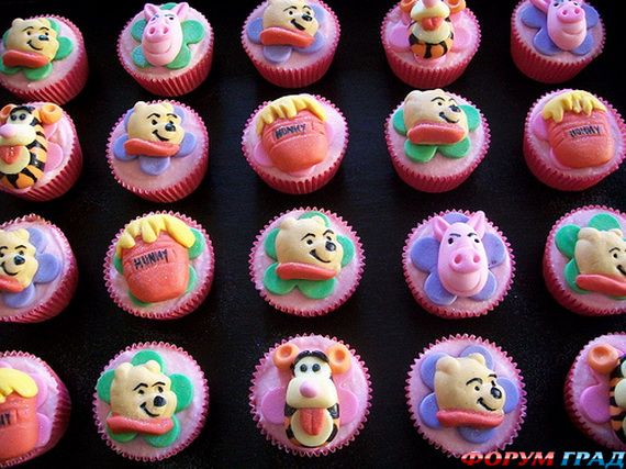 winnie-the-pooh-cake-and-cupcakes-12