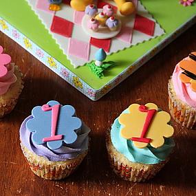 winnie-the-pooh-cake-and-cupcakes-13