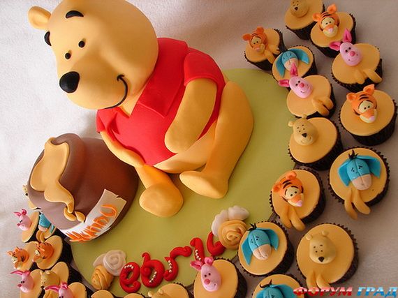 winnie-the-pooh-cake-and-cupcakes-15