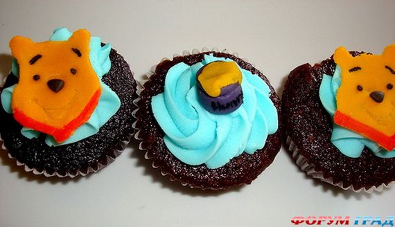 winnie-the-pooh-cake-and-cupcakes-57