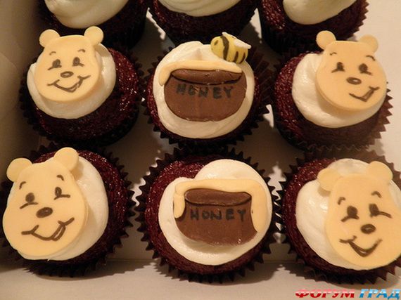 winnie-the-pooh-cake-and-cupcakes-57
