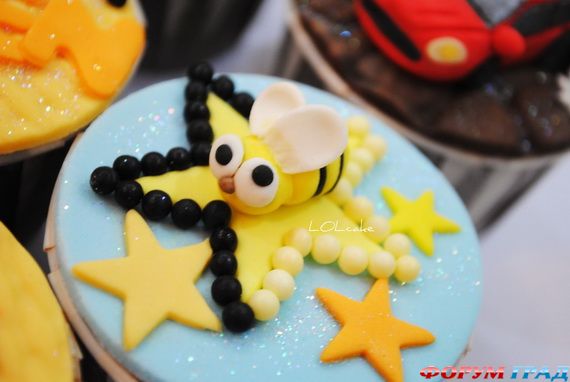 winnie-the-pooh-cake-and-cupcakes-57