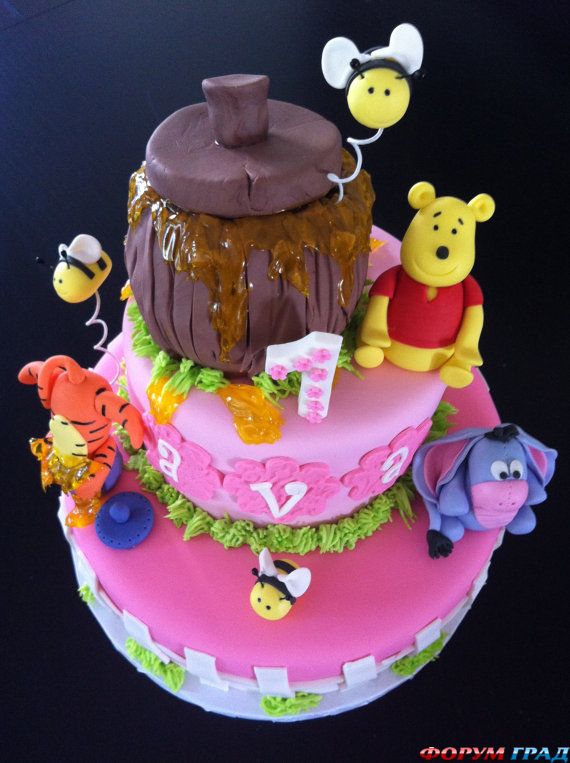 winnie-the-pooh-cake-and-cupcakes-41