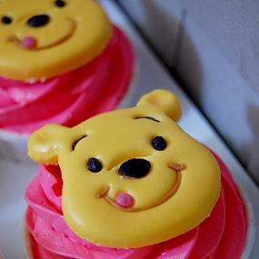 winnie-the-pooh-cake-and-cupcakes-53