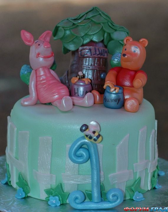 winnie-the-pooh-cake-and-cupcakes-57