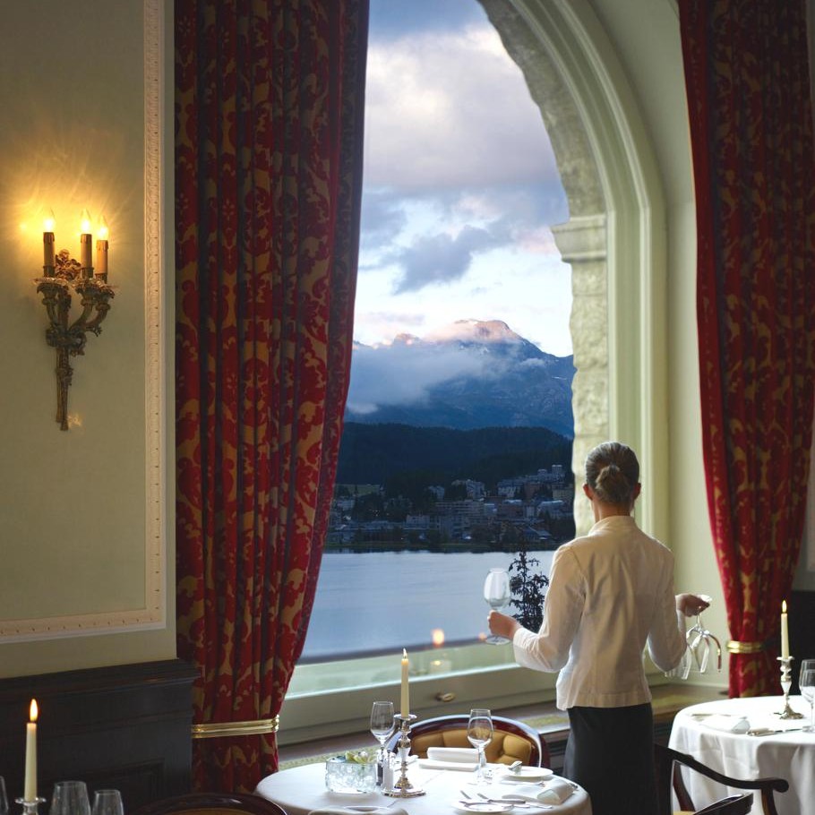 carlton-hotel-st-moritz-aussenansicht-winter