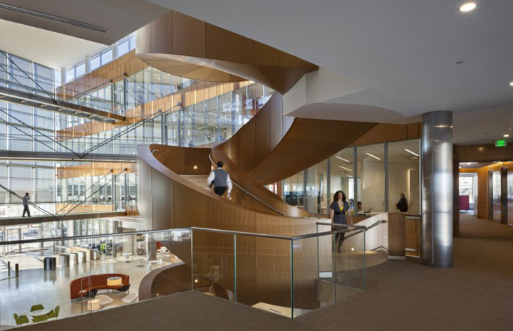 Дизайн интерьера офиса GlaxoSmithKline от Robert A. M. Stern Architects & Francis Caufmann 