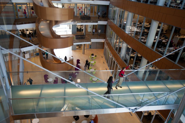 Дизайн интерьера офиса GlaxoSmithKline от Robert A. M. Stern Architects & Francis Caufmann 
