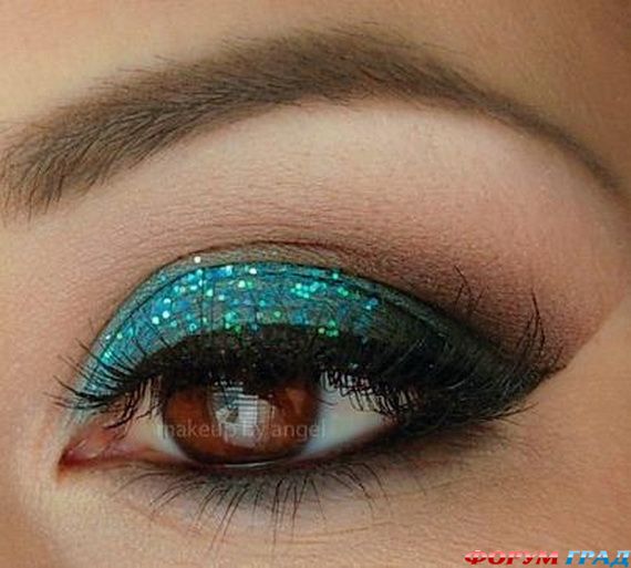 black-water-snake-eye-makeup-style-03