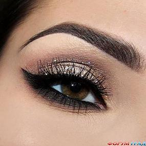 black-water-snake-eye-makeup-style-25