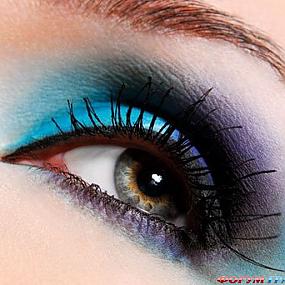 black-water-snake-eye-makeup-style-37