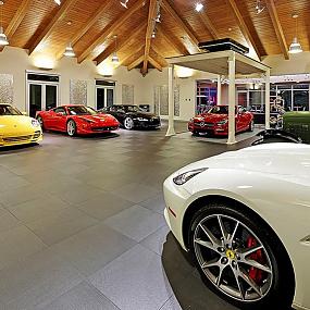 a-home-with-a-16-car-garage-006