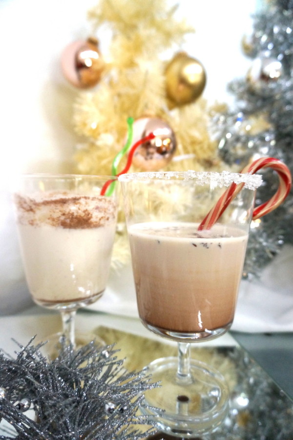 Какао с корицей в празднично оформленных стаканах