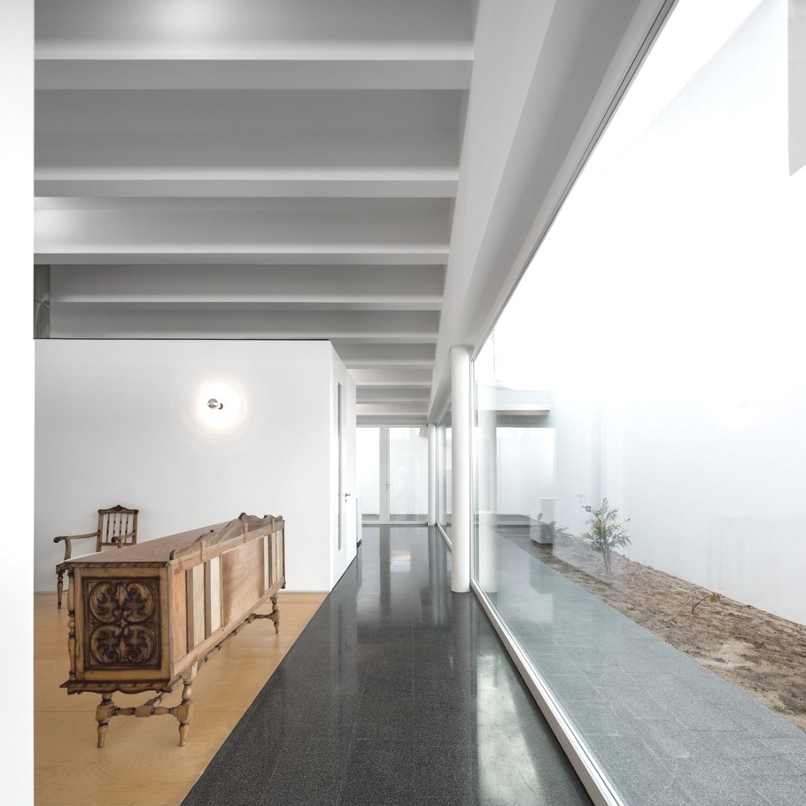 contemporary-home-design-portuga-011