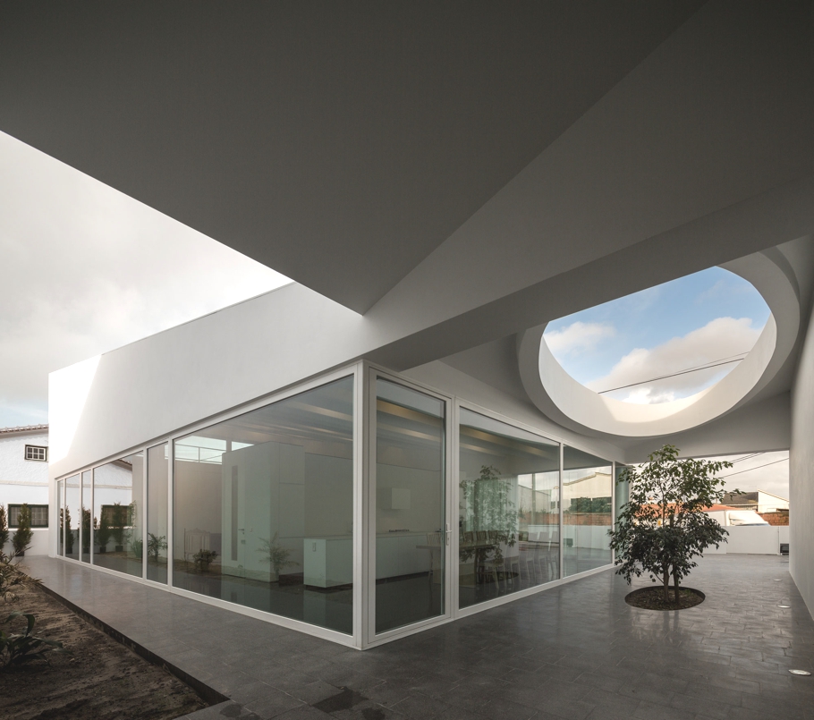 contemporary-home-design-portuga-013
