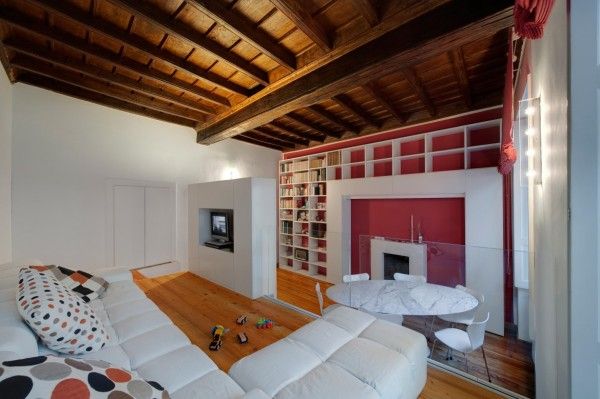 Белый интерьер с яркими акцентами в гостеприимном House T от UAU () Белый интерьер с яркими акцентами в гостеприимном House T от UAU