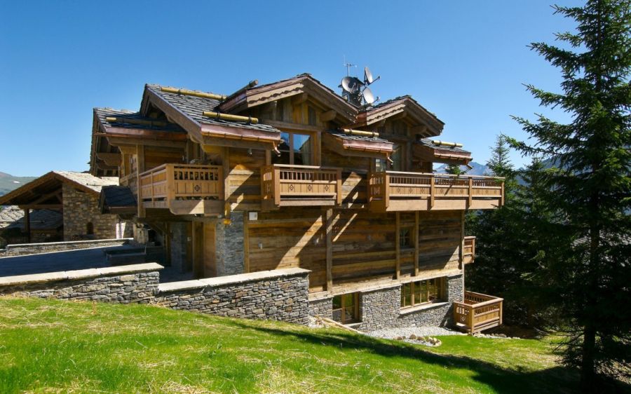 Деревянный экстерьер шале Pearl Ski Lodge