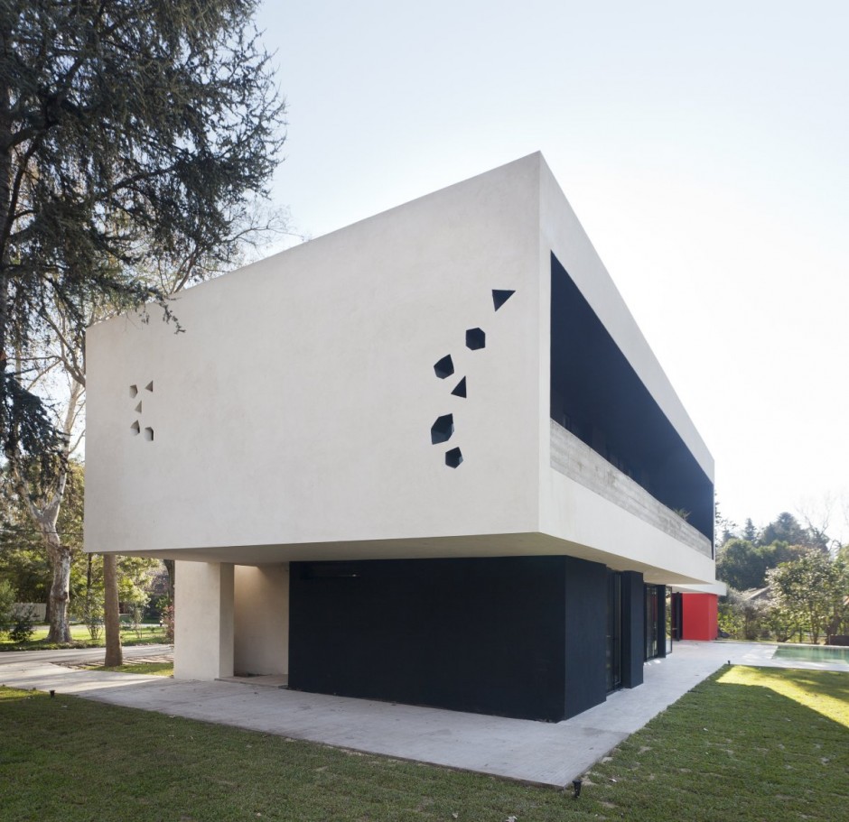 Боковой фасад BLLTT House