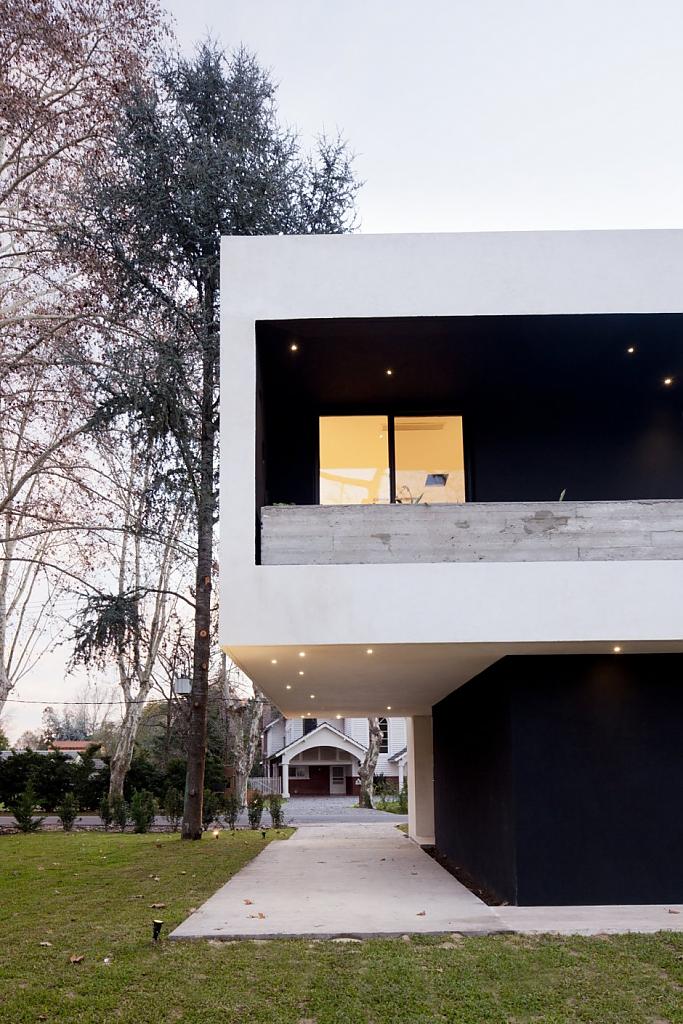 Подсветка резмденции BLLTT House