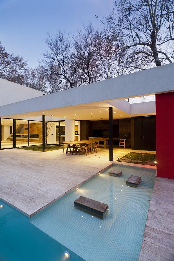 Внутренний двор BLLTT House