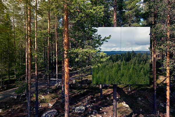  «Кубическое зеркало»: зеркальные наружные стены современного отеля Treehouse