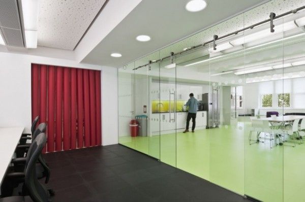 dentsu-london-office-redesign-by-essentia-designs