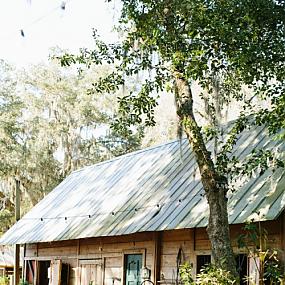 romantic-barn-wedding-with-vintage-and-glam-touches-02