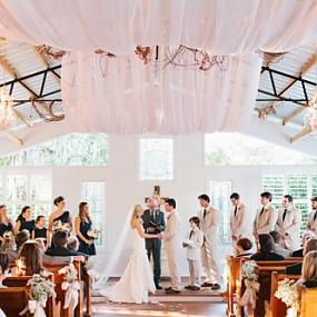 romantic-barn-wedding-with-vintage-and-glam-touches-10