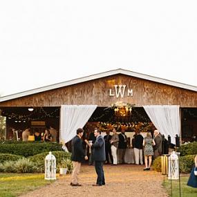 romantic-barn-wedding-with-vintage-and-glam-touches-13