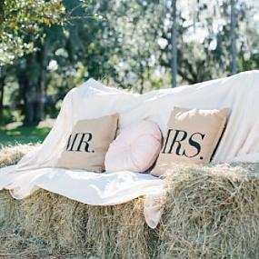 romantic-barn-wedding-with-vintage-and-glam-touches-14