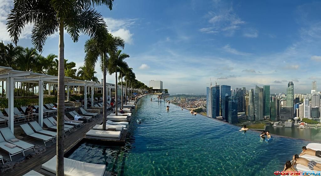 Бассейн на крыше отеля Marina Bay Sands