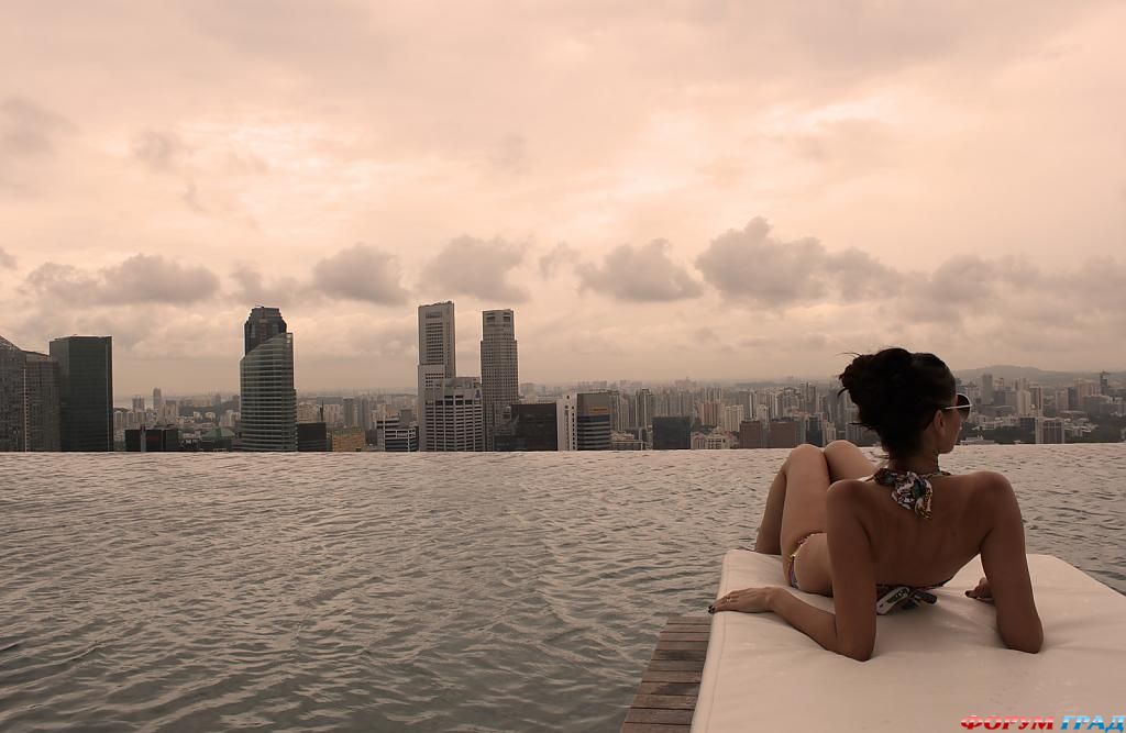 Бассейн на крыше отеля Marina Bay Sands
