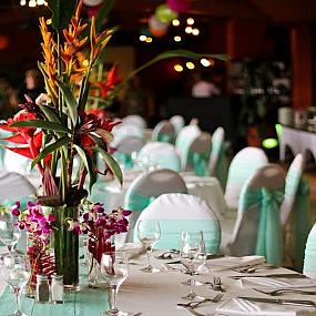 12-tropical-centerpieces-featuring