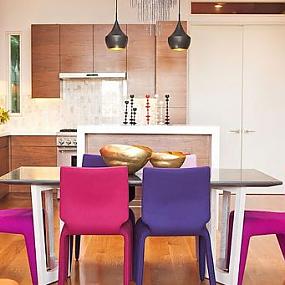 Colorful-contemporary-living-space-in-fuchsia