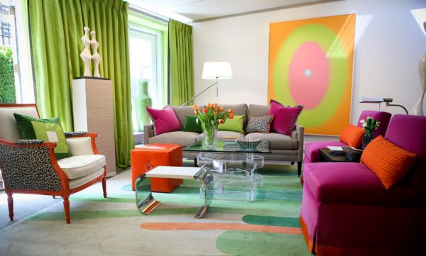 Colorful-contemporary-living-space-in-fuchsia