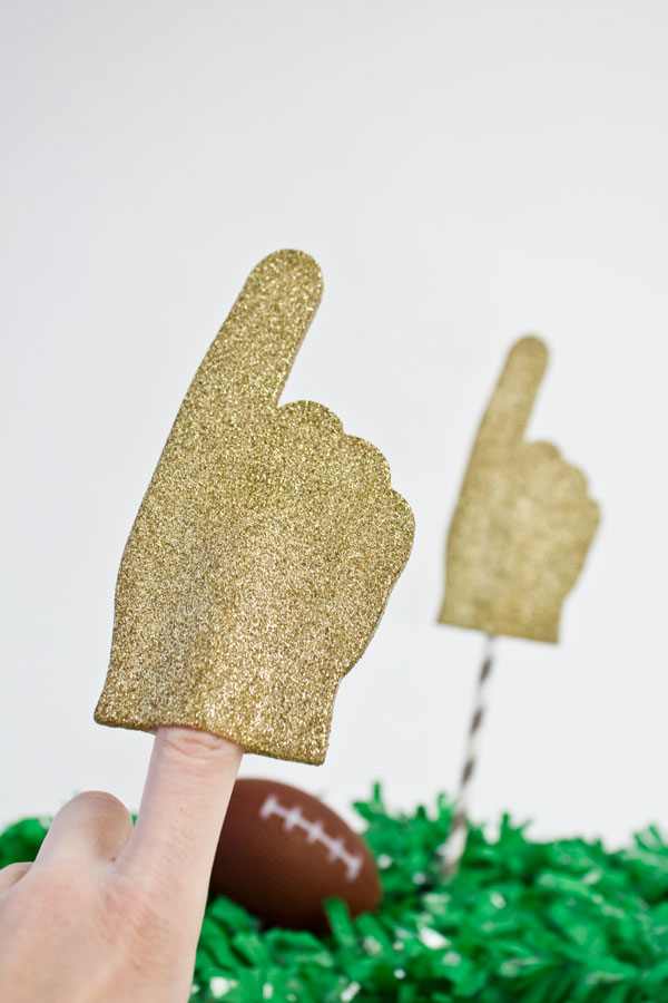 DIY-Glitter-Foam-Fingers