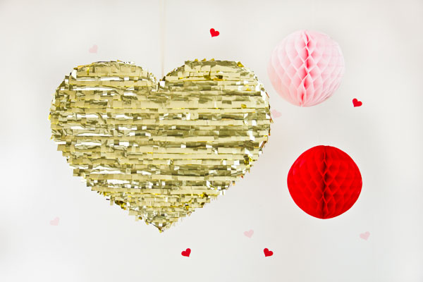 DIY-Gold-Heart-Pinata