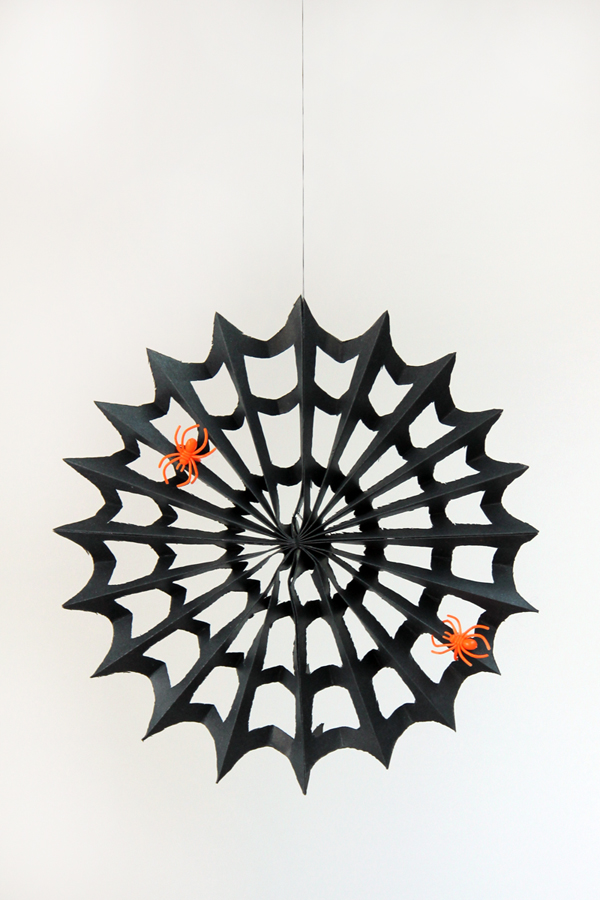 DIY-Spiderweb-Pinwheels