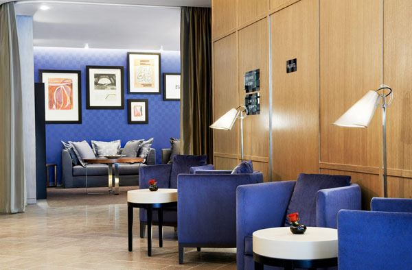 В Sofitel Hotel найдётся много уютных уголков, в которых можно уединиться с книгой или газетой