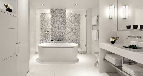 Ванная комната в белых тонах выполненная в стиле минимализма
